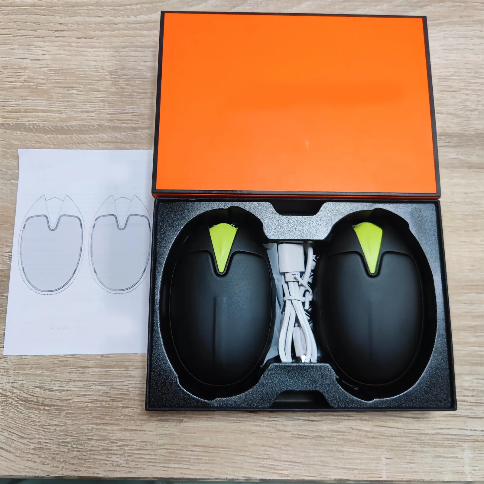 S30d8ccd237834772b8f4d7540d14a310O.webp Photo of Storage Case & Hand Warmer w/ Instructions